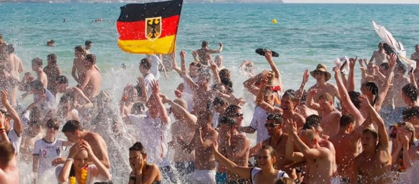 Welt: «Αφήστε την Ευρώπη πηγαίνετε διακοπές στην Τουρκία - Έχει κάνει θετικά βήματα στην αντιμετώπιση του κορωνοϊού»